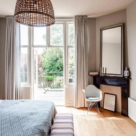Dom wakacyjny Amazing City Centre Villa With Private Pool